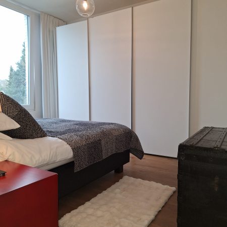 bed - mat - kleerkast - achteraanzicht