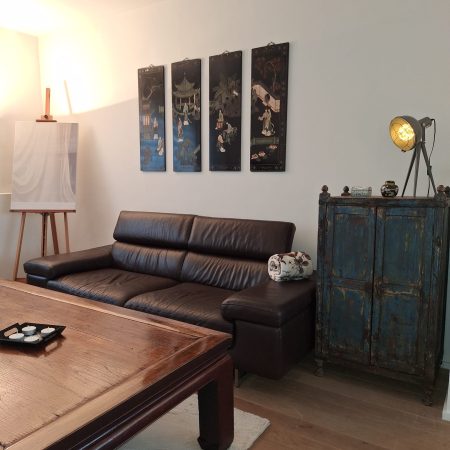 stuk salontafel - zetel - kast - lamp - schilderij